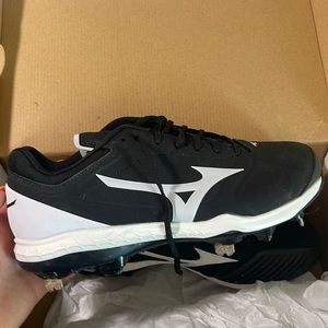 Size 9 Womens Mizuno cleats